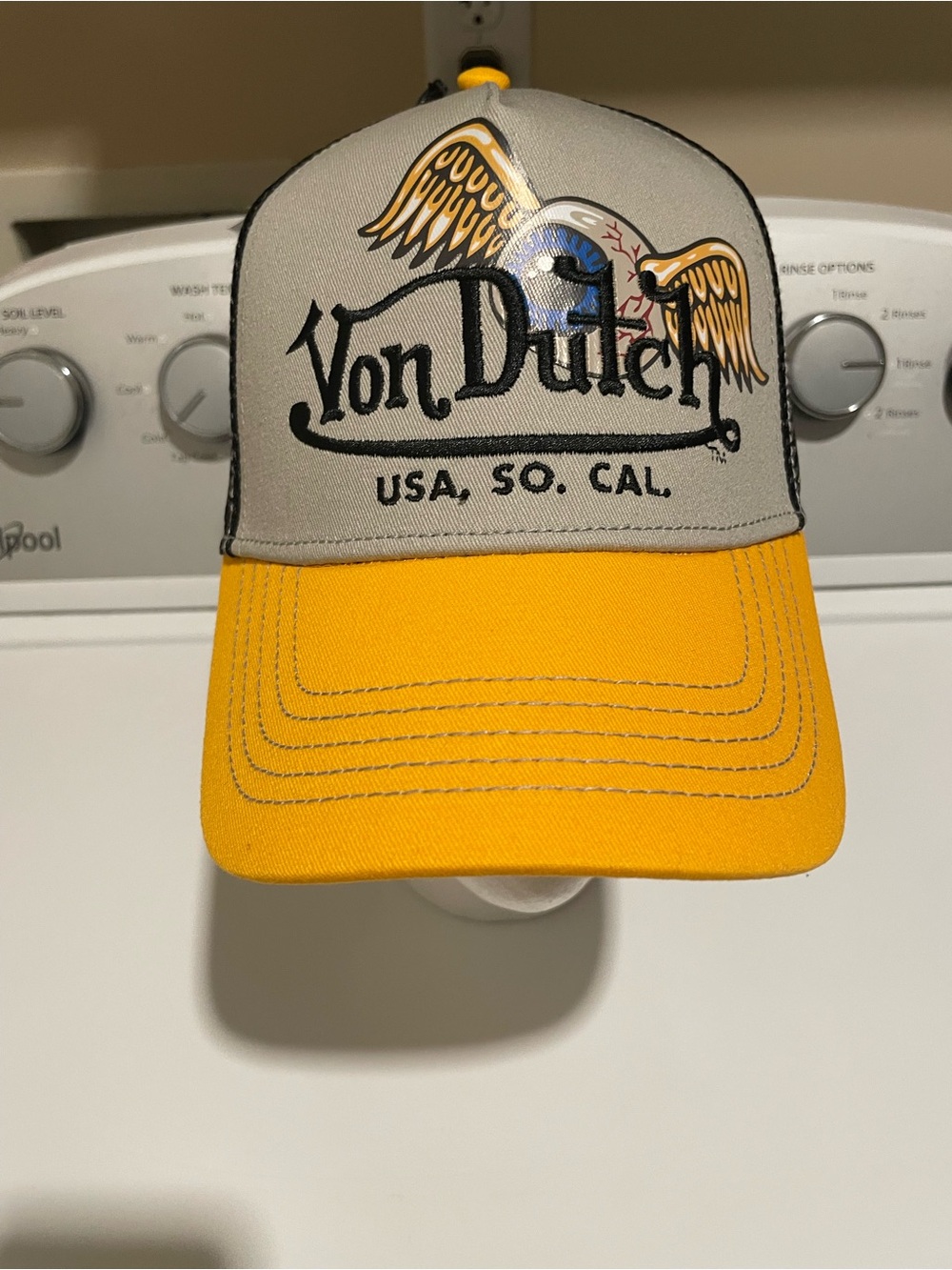 NWT Von Dutch winged eyeball yellow and gray trucker snapback